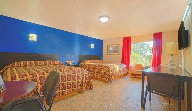 Clean King Room – Convenient Stay Near Mayor Pablo Peña Park & Attractions