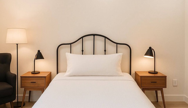 Clean, Modern, and Centrally Located Guesthouse in Port St. Lucie
