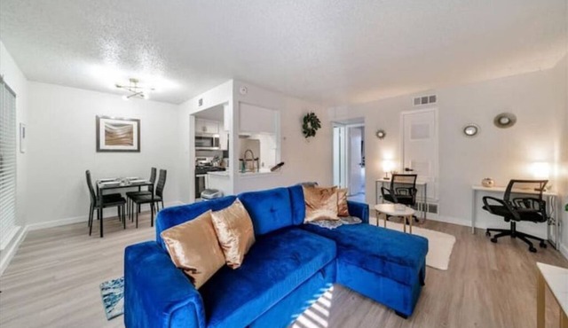Clean & modern close to Hospitals