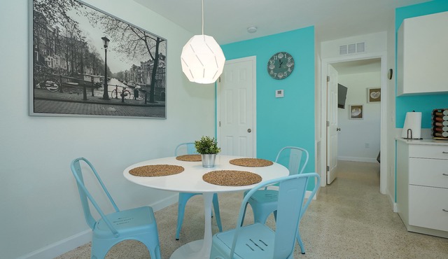 Clean & Modern, Close to Beach, Restaurants, Downtown SRQ!