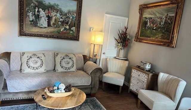 Clean Modern Deco Apt 1 BR 1 Bath Near Everything