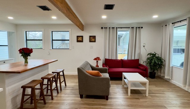Clean Modern Farmhouse in Taylor, just 5 minutes to the New Samsung Campus.