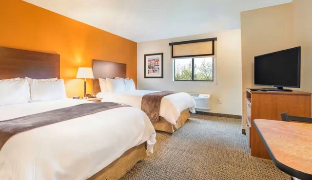 Clean Modern Hotel for Extended Visits in Overland Park