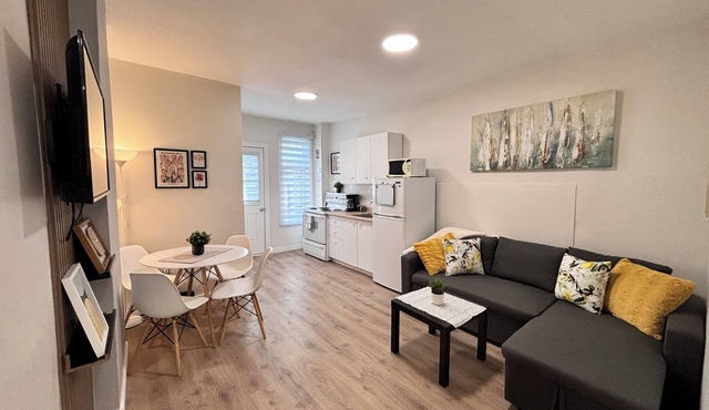 Clean, modern, newly renovated 2 BD condo in the heart of Plateau Mont-Royal