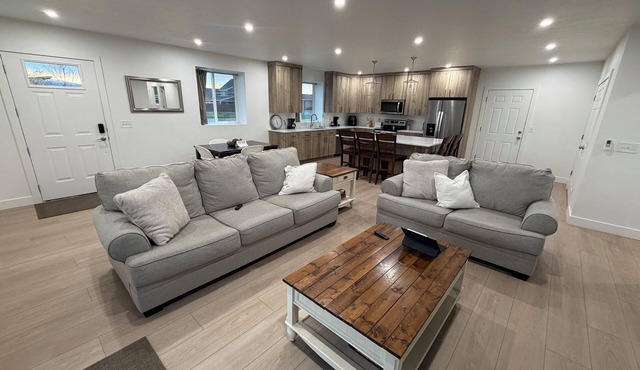 Clean New 2 Bedroom, 2-Bath detached apartment