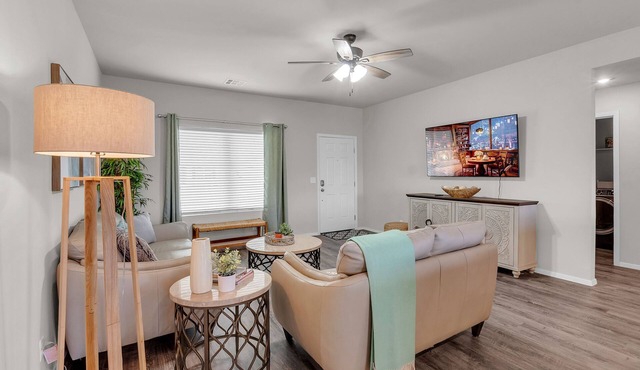 Clean, new, Family Friendly, safe, beautifully decorated, comfortable 💙of Bixby