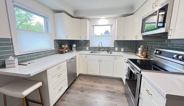 Clean & Newly Remodeled Duplex Cottage in St. Clair, Walk to Golfing & Boating