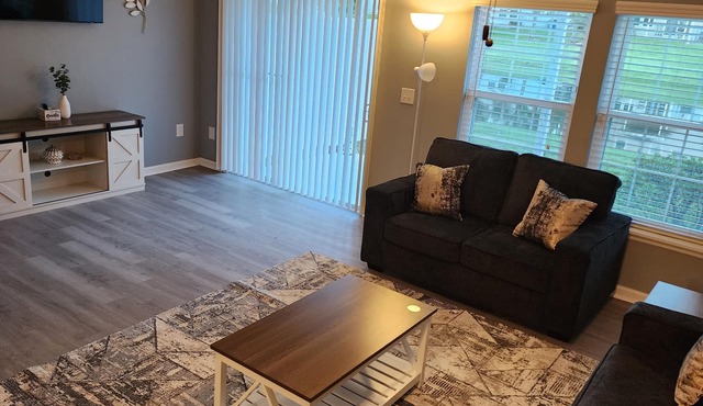 Clean, nice and neat townhome near Airport and River City shopping center.