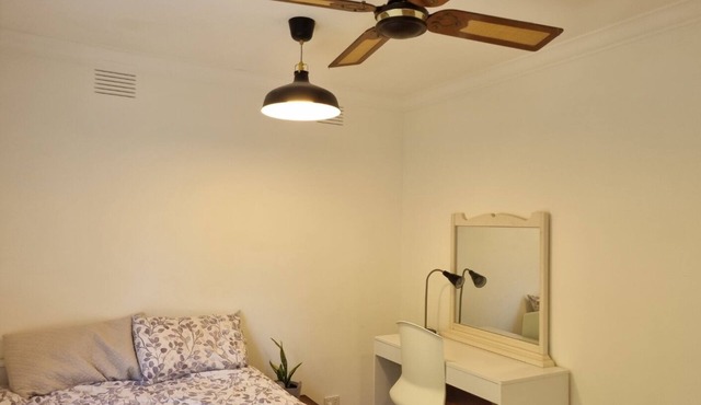 Clean or cozy. Airy Greensboro Share Room
