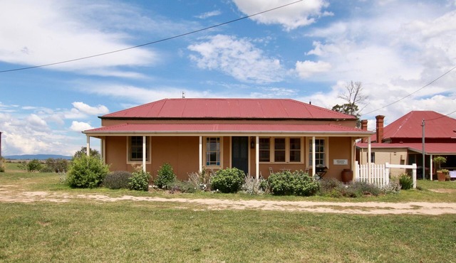 Clean, pretty cottage situated on beautiful farmland ten minutes from Bathurst.