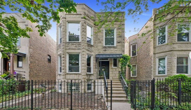 Clean, Private, Cozy Urban Oasis Chicago Greystone In Heart of Logan Square