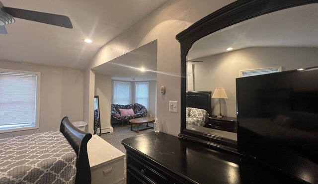 Clean, private pet friendly on case by case basis and only 7 min. To joint base