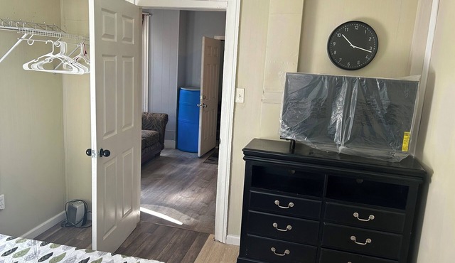 Clean Private room in Downtown Meriden close to public transportations