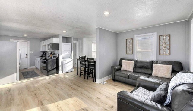 Clean, quiet 2BR home with utilities included and fast WiFi. Comfortable setup with open surroundings and easy access to downtown Kansas City (about 15 minutes). Ideal for short stays, work trips, or a simple, reliable place to unwind.
