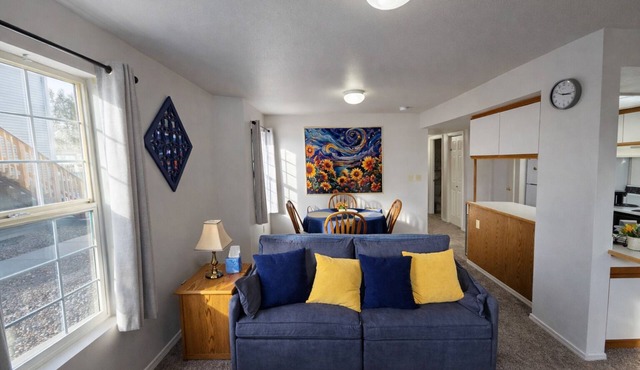 Clean & Quiet 2BR Near AFB & Hospital/Sleeps 6/Fast WiFi