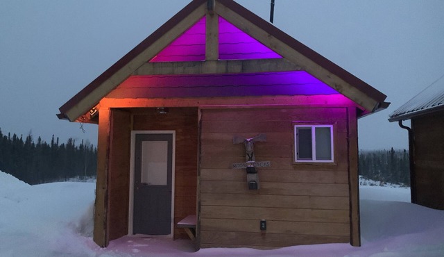Clean, quiet Alaska bear-themed cabin, with an amazing mountain range view