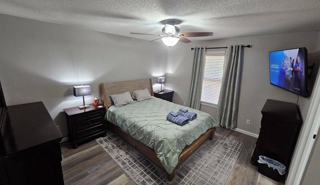 Clean, quiet & comfortable, 3 bed 2 bath pet friendly Paducah home near winery.