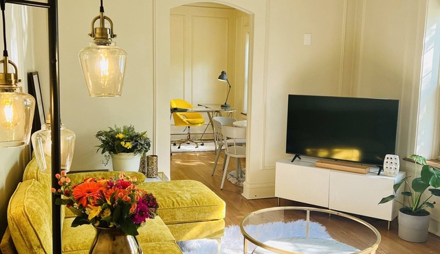 Clean, Quiet, Secure, with Beautiful Park Views - 1 bedroom plus den in Rivinia