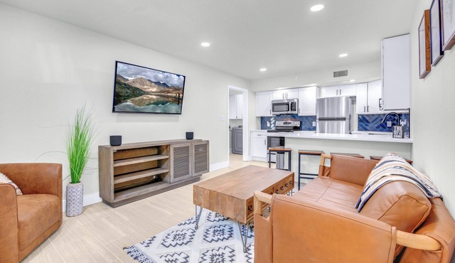 Clean Remodeled 2-bedroom corporate apt in Brazoria with AC, Wi-Fi, Washer/dryer