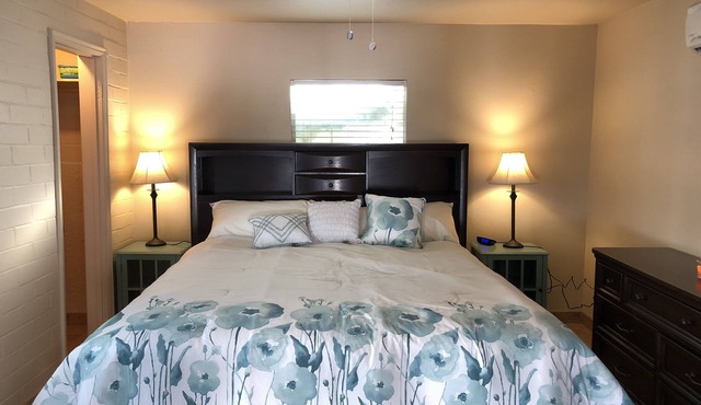 Clean, renovated 1 Bedroom with everything you need. Granite, Travertine!
