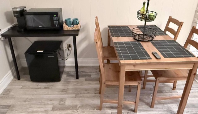Clean Retreat Suite - Sleeps 4 (Queen bed+Futon) near Brampton Innovation GO Stn