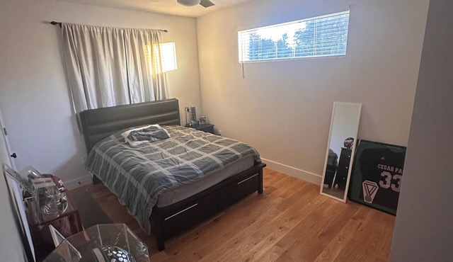 Clean room to rent in spacious house with AC and WiFi in lovely Austin