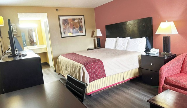 Clean Room w/Private Bathroom + Pet-Friendly Options Near Berry College