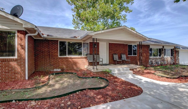 Clean Safe Comfortable Housing/Outdoors dream