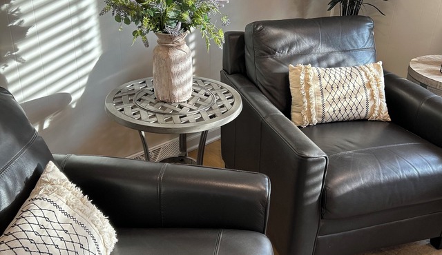 Clean, safe family-friendly home near Benedictine College.