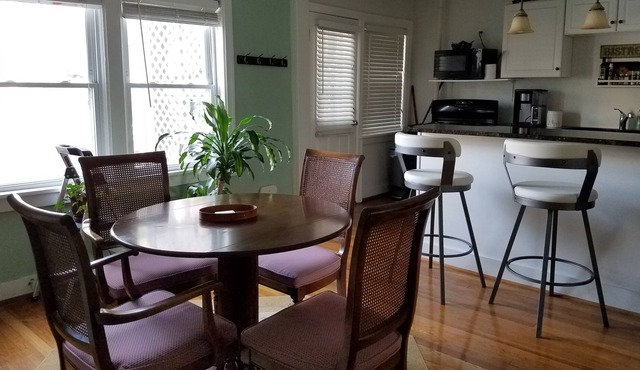 Clean, Safe, & Ultimate Kansas City Location! Great for traveling nurse/couples