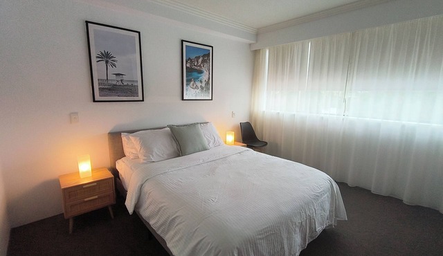 Clean & Savvy Hotel room at Mantra Crown Towers Surfers Paradise - 11am Check-In