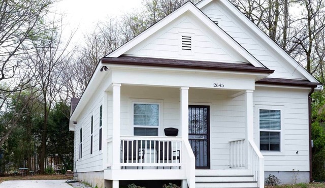 Clean & Serene House + Studio - easy on/off I-40