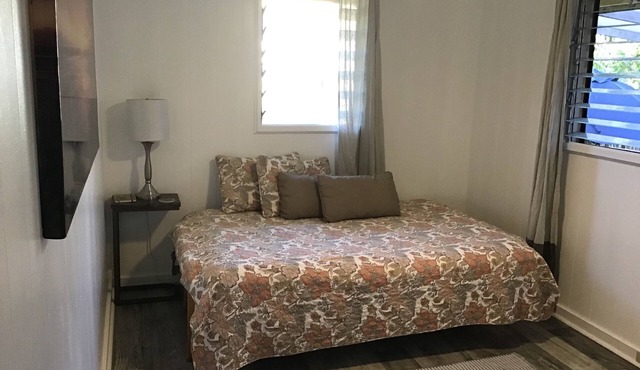 Clean single room across the street from the beach. 5 min walk to Historic town