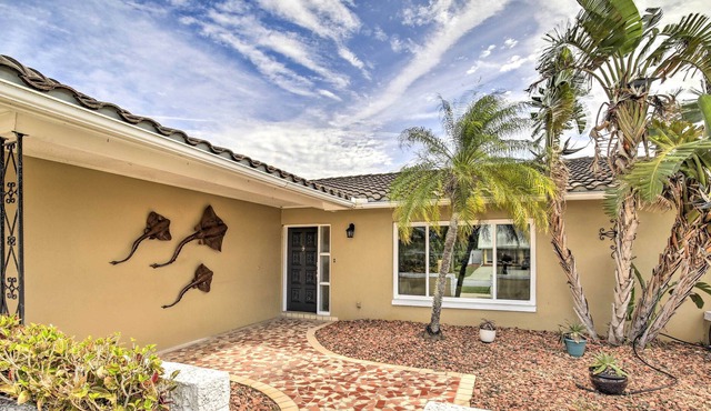 Clean Single-Story Home w/ Hot Tub - Pets Welcome!