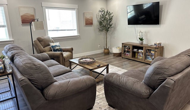 Clean & Spacious 2-bedroom BASEMENT APT. AC, WiFi, full kitchen in North Ogden