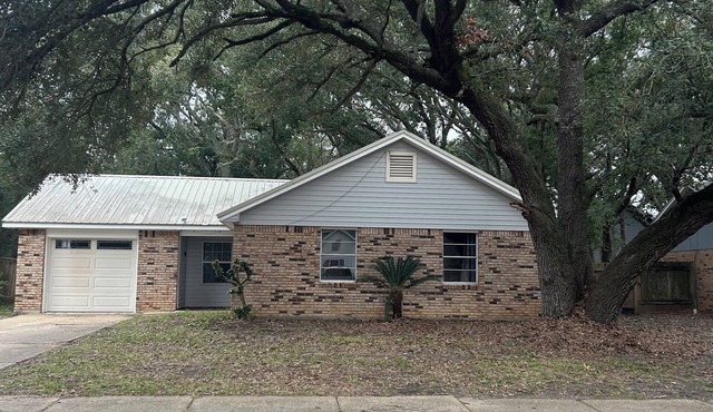 Clean, Spacious, 3BR 1.5BA, Near Shipyards, Chevron, Beach, Casinos, Fenced yard
