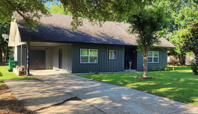Clean, Spacious, 3BR 2BA, Handicap Access