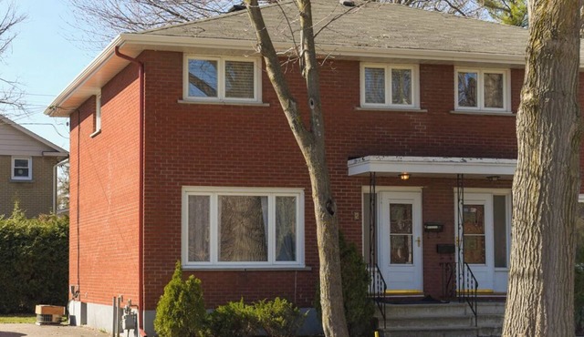 Clean Spacious 4 Bedroom Home Manor Park 10mins Downtown Ottawa