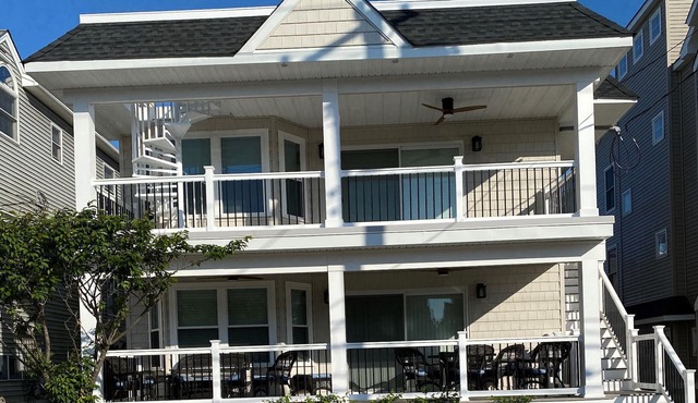 Clean & Spacious 4BR - Beach Block Condo, South end of OCNJ