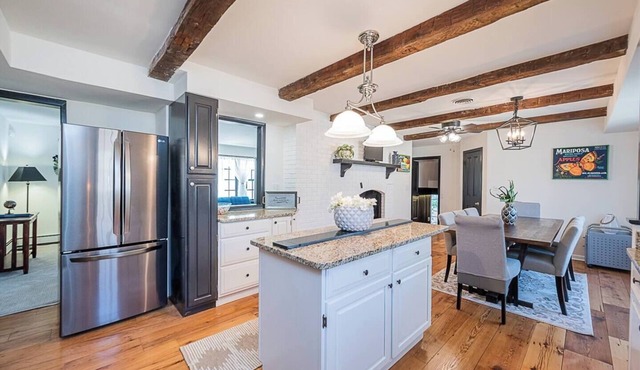 Clean & Spacious Charming Farmhouse