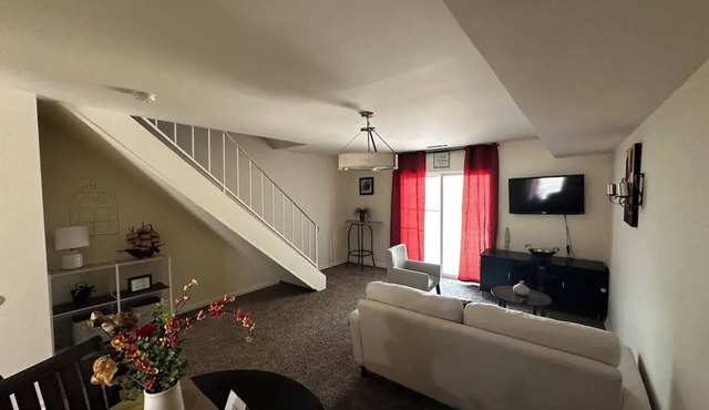 Clean, spacious Condo, Weekly Rental Discounts