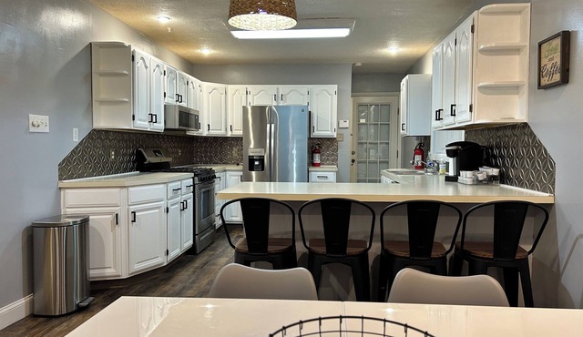 Clean Spacious Family Friendly Home Close to Historic Philadelphia 3 BR-sleeps 6