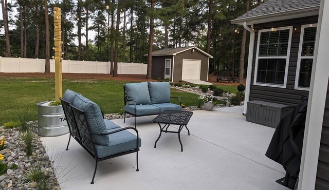 Clean, Spacious Home with 5 Mile Commute to Pinehurst/US Open. Pet/Smoke Free.