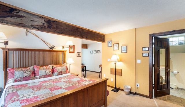 Clean, Spacious Suite in Prime Riverside Location