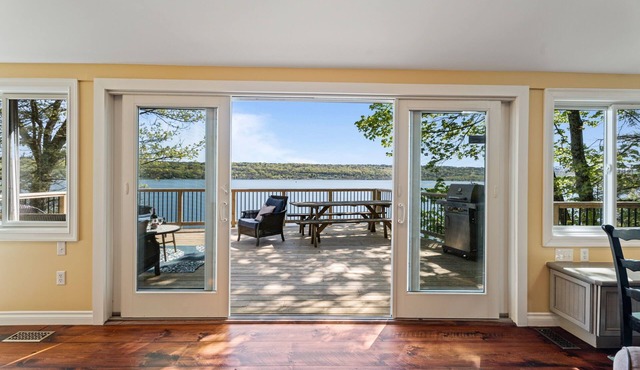 Clean, Stylish, Well Maintained, Lakefront, Amazing Views, Pet Friendly, College