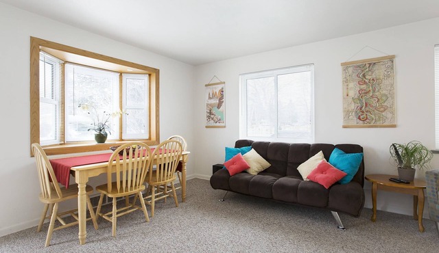 Clean, tidy, fully furnished, quiet neighborhood -30 day minimum-