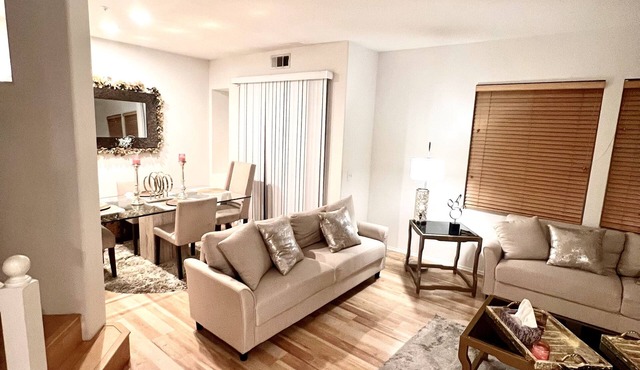 Clean townhouse in the heart of Irvine.