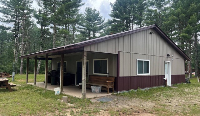 Clear Creek Cabin- 10 acres of privacy, Pond, Creek, Pet Friendly