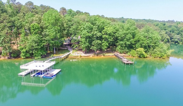 Clear Creek Escape: 4 BR, 2 BA House in Jasper, Sleeps 12