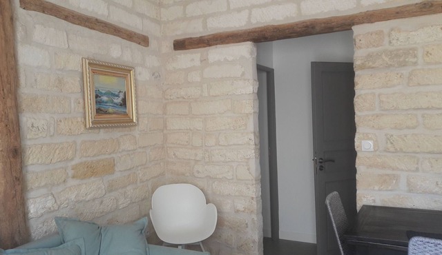 CLEAR GROUND FLOOR APARTMENT CLOSE TO THE HISTORICAL CENTER